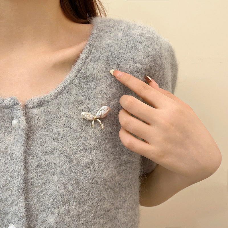 Sculptural Ribbon: Artisan Irregular Bow Pin & Anti-Exposure Clip